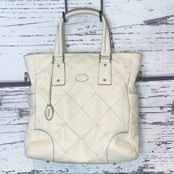 Tod’s White Quilted Pebble Leather Purse - Picture 3 of 16